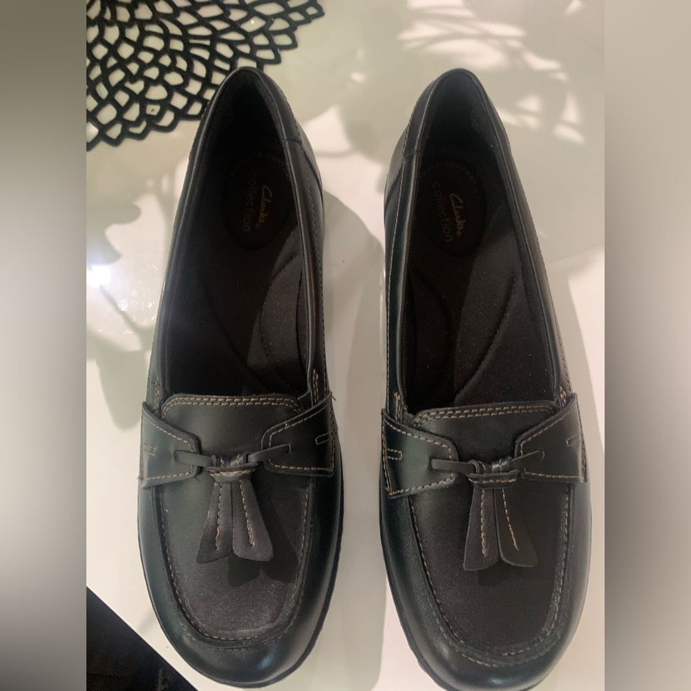 Clarks Collection, Ashland Bubble Loafer black slip ons size 9 Wide - Picture 2 of 7